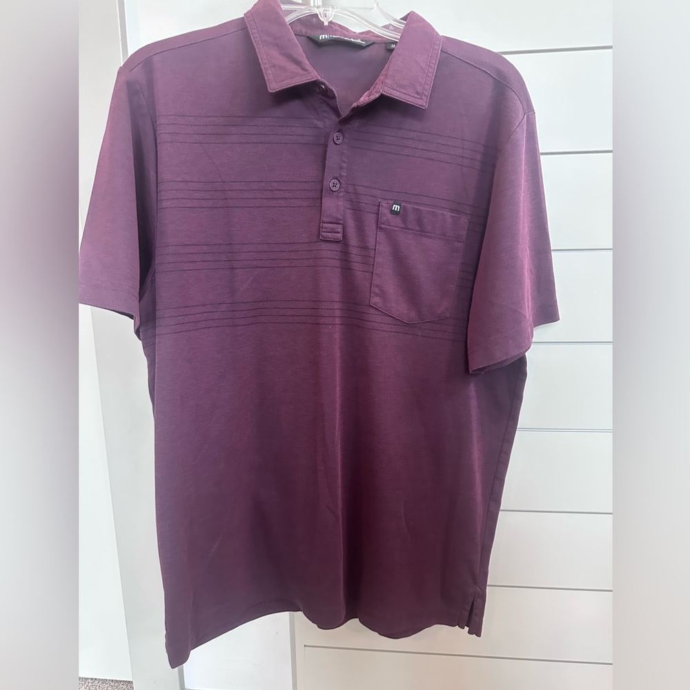 Travis Mathew Polo Golf shirt Medium Burgundy Black Like New